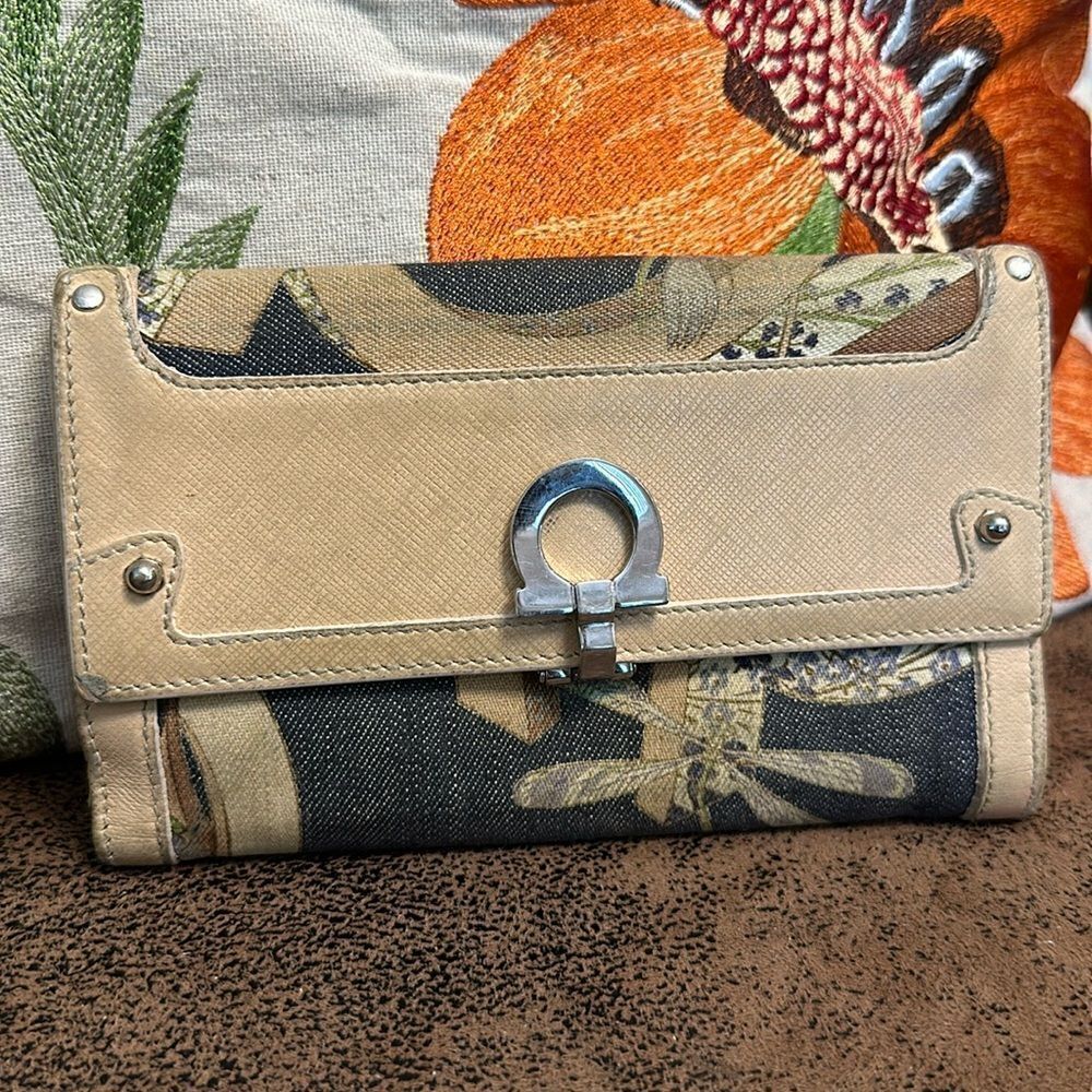 VINTAGE SALVATORE FERRAGAMO DRAGONFLY ITALY LEATHER AND TEXTILE WALLET PRELOVED